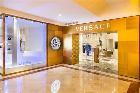 versace outlets.